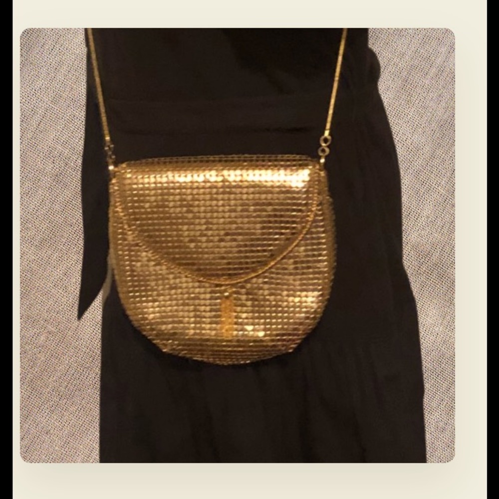 👇🏻$Reduced to lowest price. Retro/Vintage gold shimmer beads clutch